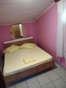 Katil atau katil-katil dalam bilik di Holiday home in Karbuni with sea view, balcony, air conditioning, WiFi 5095-2