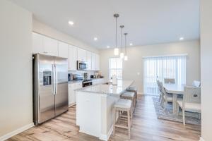 Η κουζίνα ή μικρή κουζίνα στο 3BR 3Bath Newly Built Townhome in Charles Town, WV