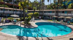 A piscina localizada em Kings Inn ou nos arredores