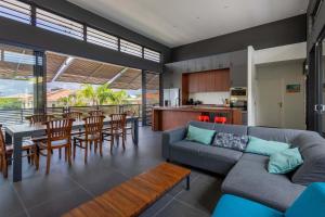 Area soggiorno di Tropical Paradise at Jan Thiel with Private Pool