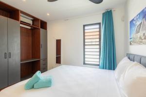 Letto o letti in una camera di Tropical Paradise at Jan Thiel with Private Pool