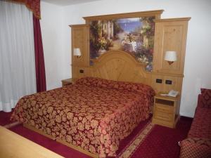 Posteľ alebo postele v izbe v ubytovaní Hotel Almazzago