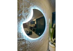 a bathroom with a circular mirror on the wall at Danda moon Pyramids Hotel in Cairo