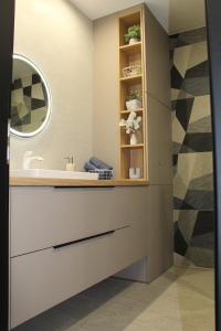 A bathroom at Sonniges Apartment in Semriach mit eigenem Garten und Weitblick