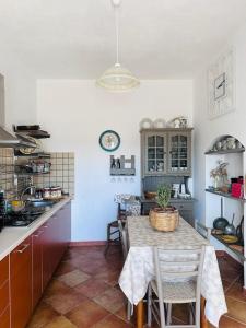 Η κουζίνα ή μικρή κουζίνα στο Villa Casale Bagni with independent pool +26 φωτογραφίες