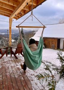 Przysiółek Flądrówka - Dom na odludziu z widokiem na Gorce i Tatry v zime