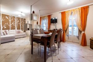 Posedenie v ubytovaní Inn Aosta Apartments