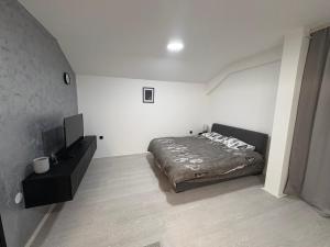 Ένα ή περισσότερα κρεβάτια σε δωμάτιο στο Fenix Apartman III