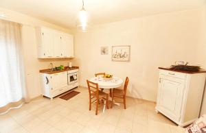 A kitchen or kitchenette at Tenuta Saracone