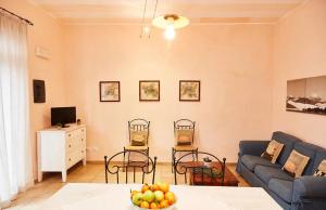 A television and/or entertainment centre at Tenuta Saracone