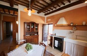 A kitchen or kitchenette at Tenuta Saracone