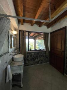 Gallery image of Hermosa cabaña en el lago in Ajambaran
