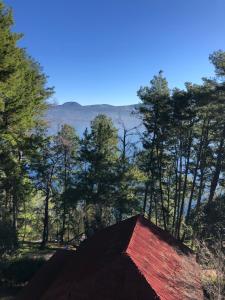 Gallery image of Hermosa cabaña en el lago in Ajambaran +6 photos