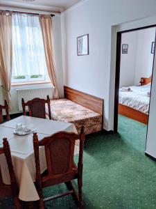 Postel nebo postele na pokoji v ubytování Pension Josef + 37 fotografií