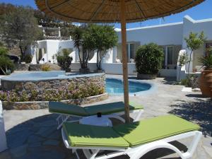 Bazén v ubytování La Veranda of Mykonos Traditional Guesthouse nebo v jeho okolí