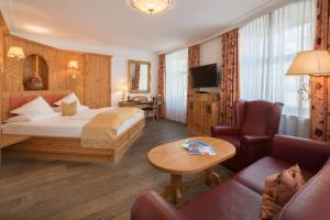 Hotel Goldener Adler, BW Signature Collection客房内的一张或多张床位