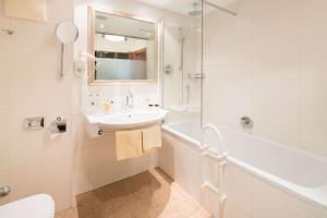 Hotel Goldener Adler, BW Signature Collection的一间浴室