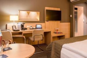 Μια τηλεόραση ή/και κέντρο ψυχαγωγίας στο Best Western Premier Central Hotel Leonhard