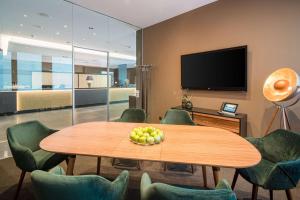 Μια τηλεόραση ή/και κέντρο ψυχαγωγίας στο Best Western Premier Central Hotel Leonhard