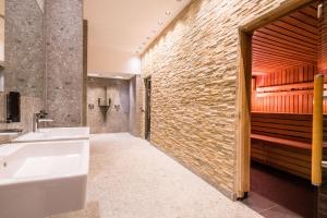 Ένα μπάνιο στο Best Western Premier Central Hotel Leonhard