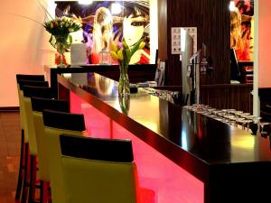 Lounge alebo bar v ubytovaní Best Western Plus Amedia Art Salzburg + 37 fotografií