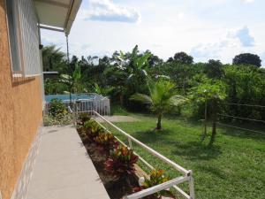 a porch of a house with a garden at Casa Campestre Bello Atardecer Cerca al Parque del Café con Piscina in La Esmeralda