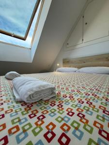 A bed or beds in a room at Ático by Alhaurín Loft City Center