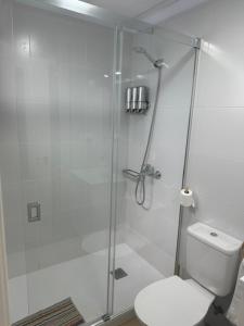 A bathroom at Ático by Alhaurín Loft City Center