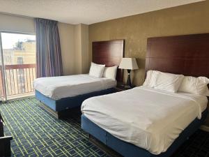 Postel nebo postele na pokoji v ubytování Barclay Hotel Atlanta Downtown