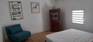 Letto o letti in una camera di Appartement neuf a 150 metres de la mer wifi
