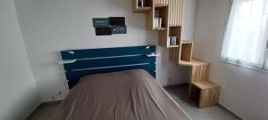 Letto o letti in una camera di Appartement neuf a 150 metres de la mer wifi