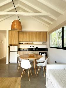 a kitchen and dining room with a table and chairs at IZ chapa - Casa 3 - Casa en Chapa a estrenar a cuatro cuadras de Luna Roja - Hola Sur in Chapadmalal