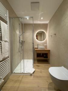 A bathroom at Gasthof Sprenger