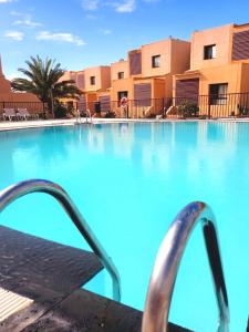 Der Swimmingpool an oder in der Nähe von Bahia Sol Deluxe