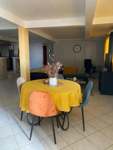 Χώρος καθιστικού στο Appartement confortable à Sainte-Luce avec jacuzzi