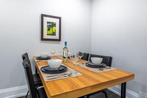 Fotografie z fotogalerie ubytování Niagara's Nest Comfy 1BR 1BA Close to the Falls v destinaci Niagara Falls