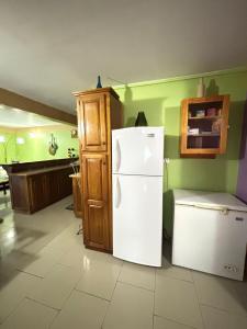 Una cocina o kitchenette en Matthew's Miracle View