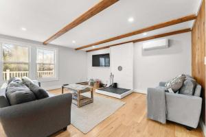 Gallery image of Newly Renovated 3BR 2BA - Walk to Restaurants in Vineyard Haven