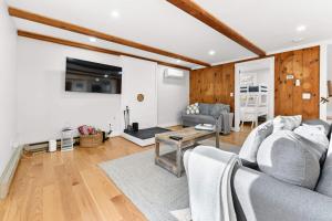 Gallery image of Newly Renovated 3BR 2BA - Walk to Restaurants in Vineyard Haven
