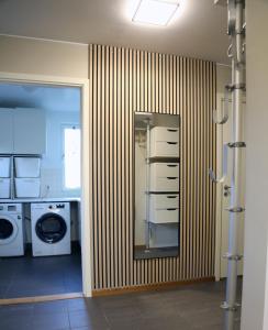 Φωτογραφία από το άλμπουμ του 5-Bed-Rooms House with Jacuzzi, Free Parking, and 2 Toilets-Bath in Malmö σε Μάλμε