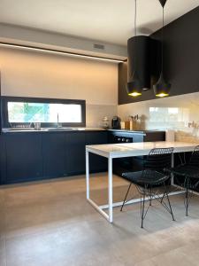 Η κουζίνα ή μικρή κουζίνα στο La Torre del Porto