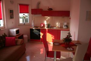 Kuchyň nebo kuchyňský kout v ubytování Apartments Central