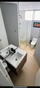 a bathroom with a sink and a toilet and a mirror at Excelente vista in Cartagena de Indias