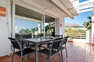 Un balcon sau o terasă la Luxury Apartment with Free Alcazaba Lagoon Access