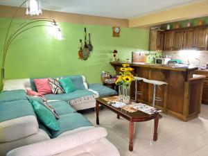 Una cocina o kitchenette en Matthew's Miracle View