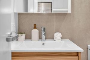 Imagine din galeria proprietății The Courtenay Chic Retreat 1BR Apartment în Wellington +19 fotografii