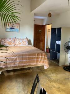 Katil atau katil-katil dalam bilik di Yes Papa! Rooms only 100m from the beach!