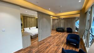 Gallery image of Hotel Royal Bistro in Mahesāna