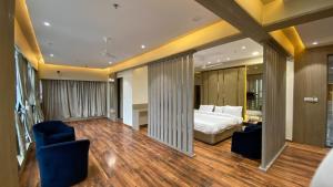 Gallery image of Hotel Royal Bistro in Mahesāna