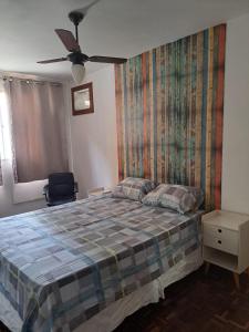 a bedroom with a bed and a ceiling fan at Apartamento MAR AZUL 2 in Vila Velha